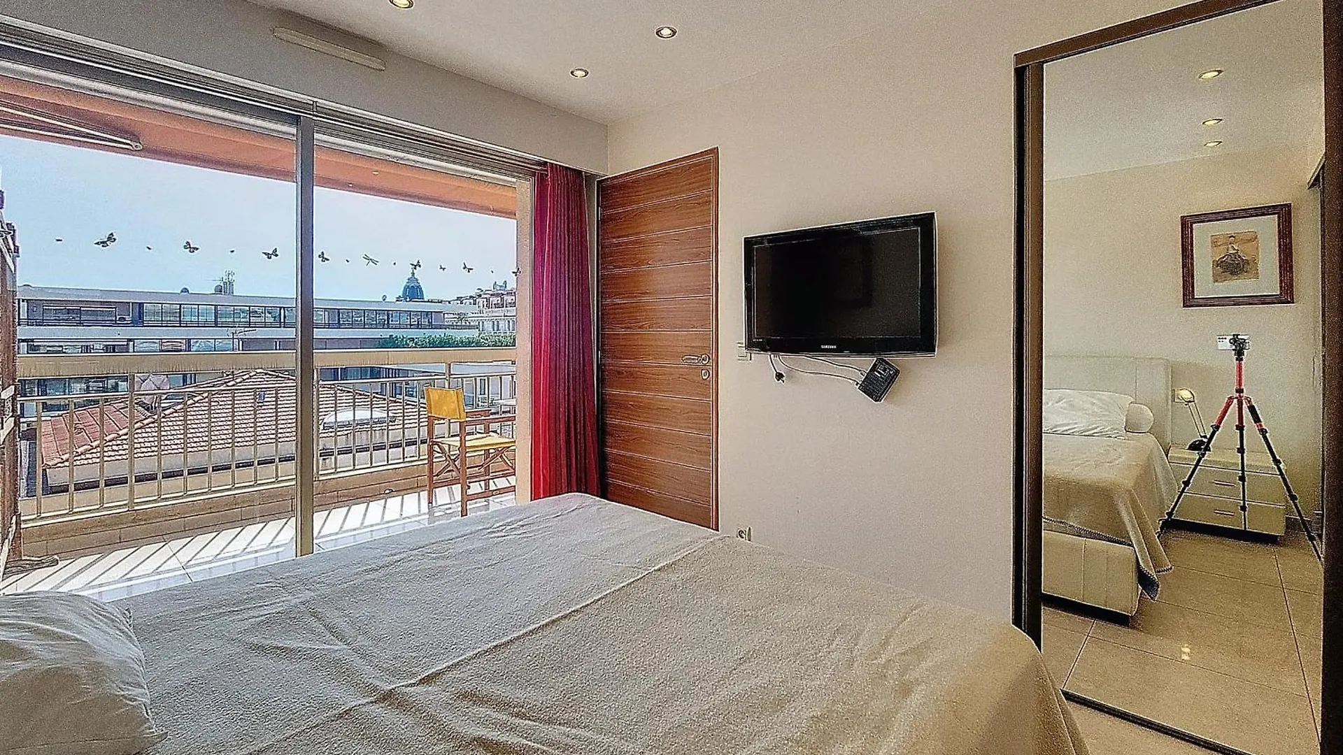 Henri Camille Real Estate - Kent - Huge 2 Bedrooms Appt - 5 Min Croisette Cannes France