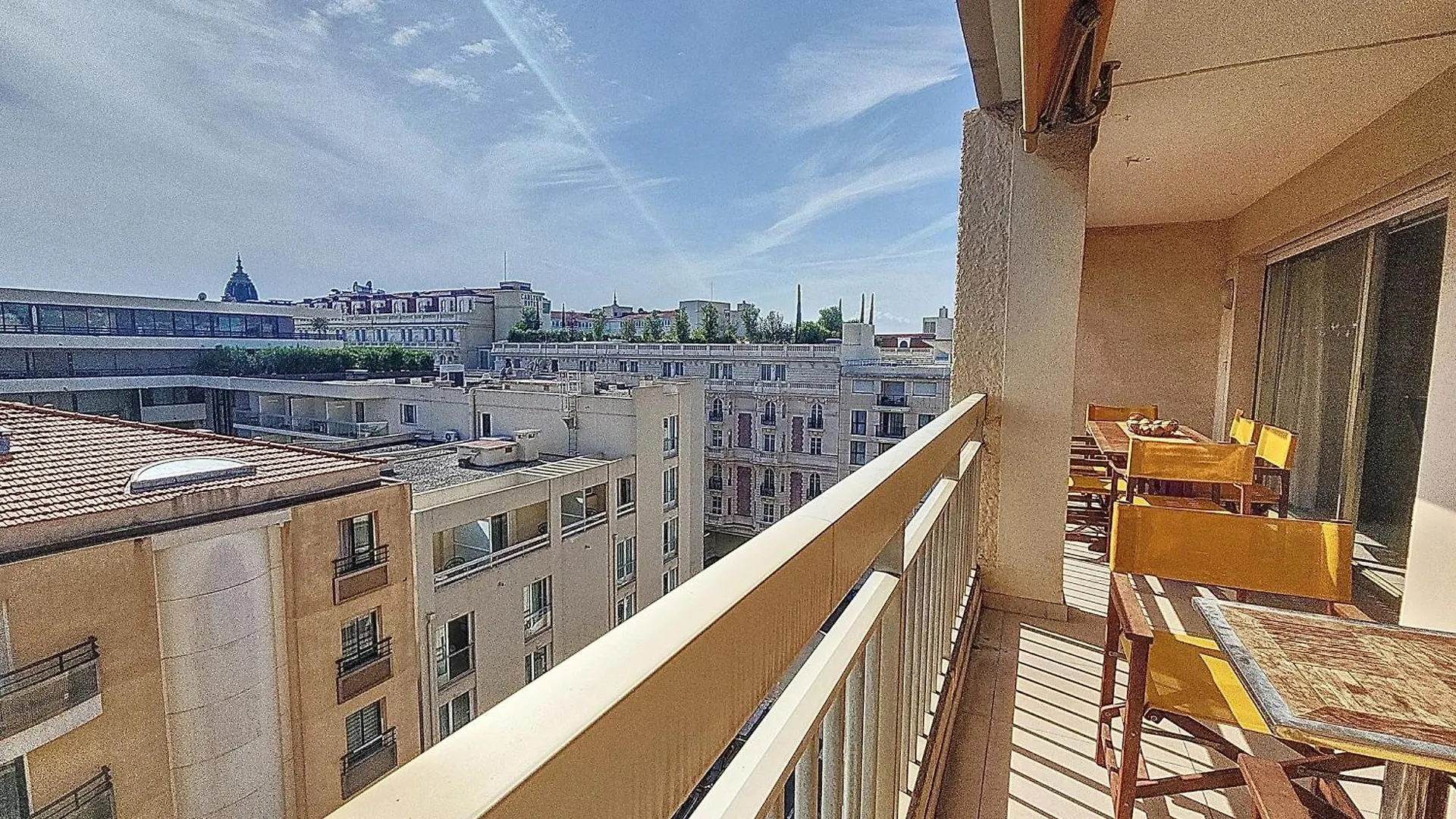 Henri Camille Real Estate - Kent - Huge 2 Bedrooms Appt - 5 Min Croisette Cannes